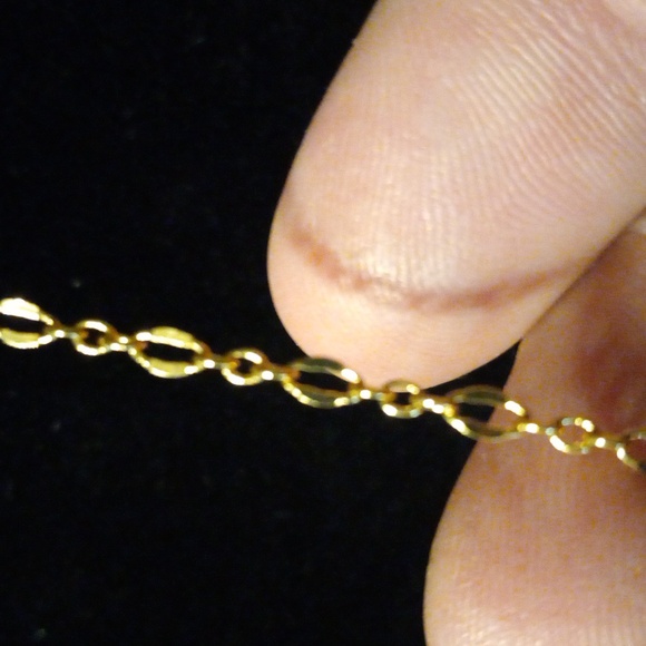 Avon Floating heart pendant on an oval link chain. 16+2 long - Picture 4 of 4